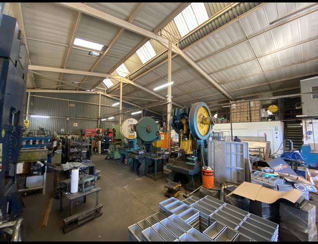 870M² WAREHOUSE TO LET IN WESTMEAD